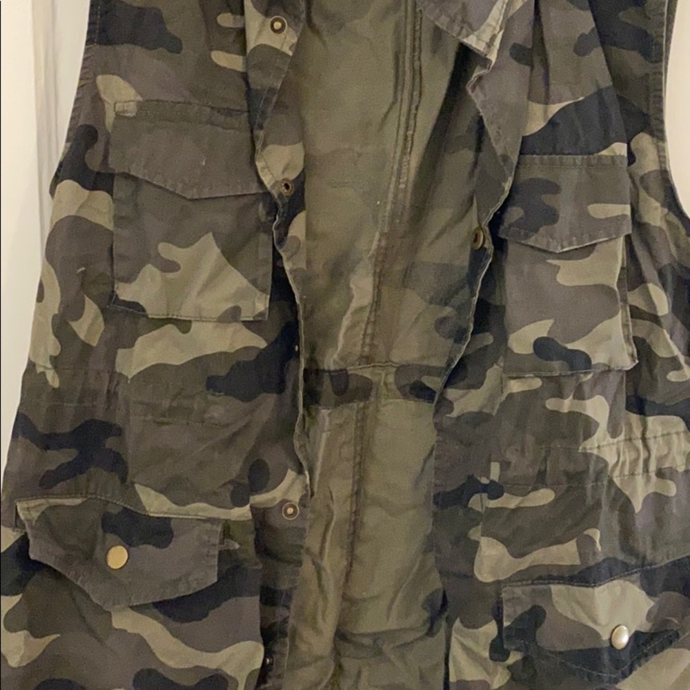 Utility Vest - Picture 2 of 2